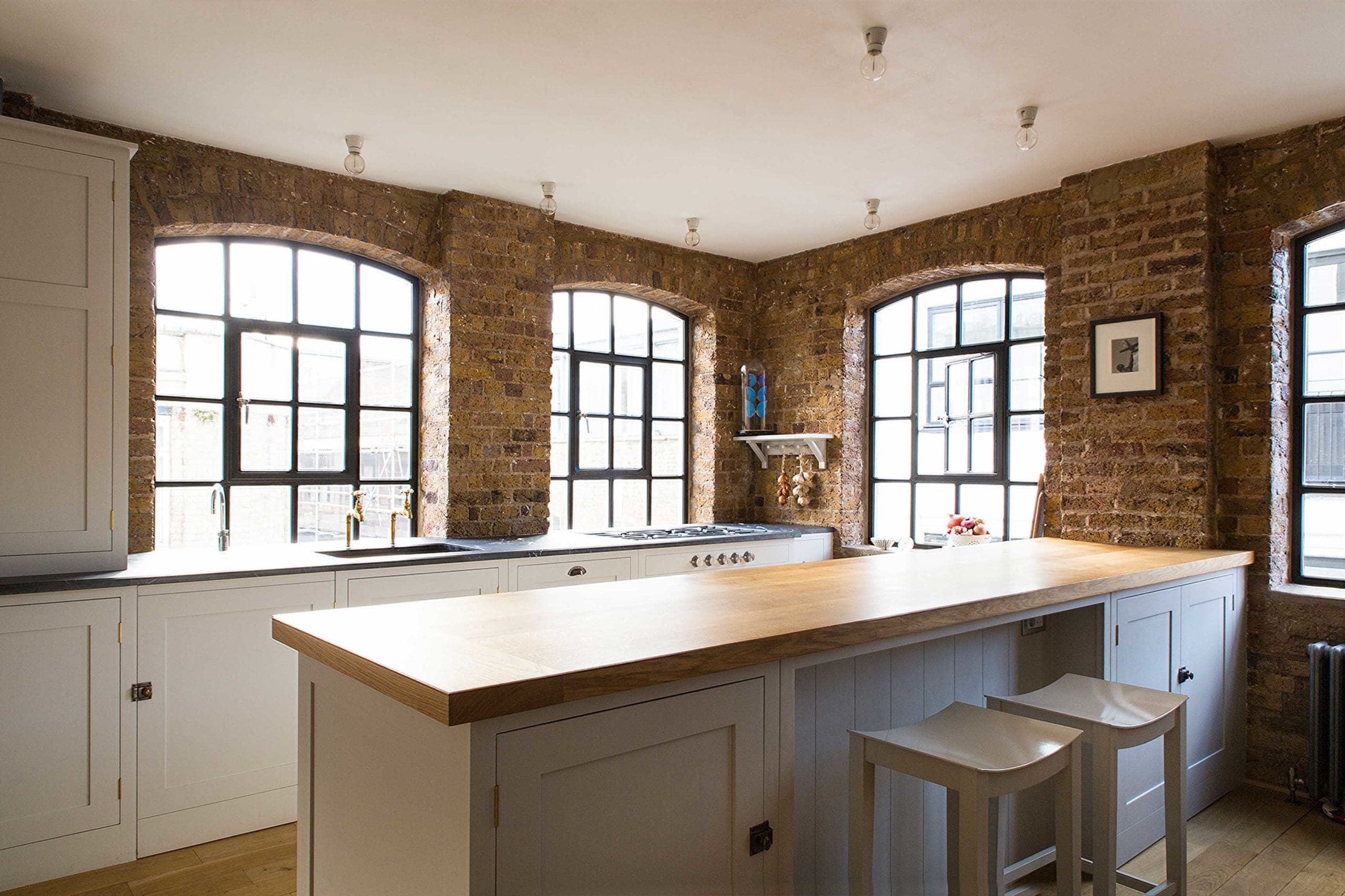 Open brick wall kitchen with breakfast bar in Hoxton loft